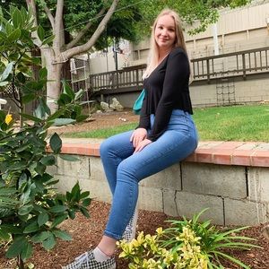 Meet your Posher, Lisa